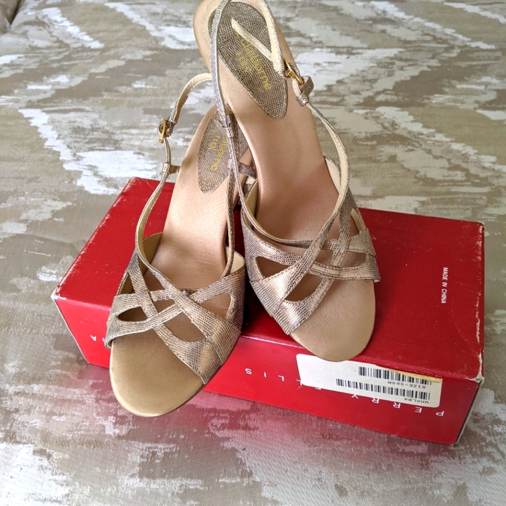 👠LIZ CLAIBORNE FLEX LEATHER GOLDISH SHOES